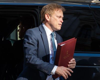 Man passed details on minister to police posing as Russian spies, UK court told