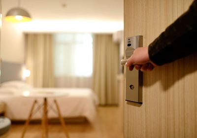 6 Items You’ll No Longer Find in Hotel Rooms