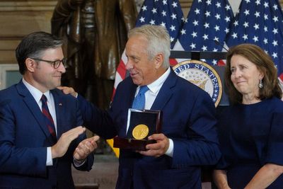 Cyclist Greg LeMond receives Congressional Gold Medal at Capitol ceremony