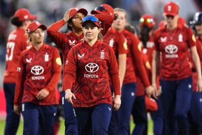 England suffer T20 series defeat as India ease to victory at Old Trafford