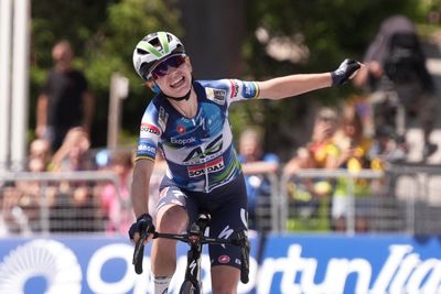 Giro d'Italia Women stage 4: Sarah Gigante scores biggest career win on Pianezze summit finish as Marlen Reusser retakes maglia rosa