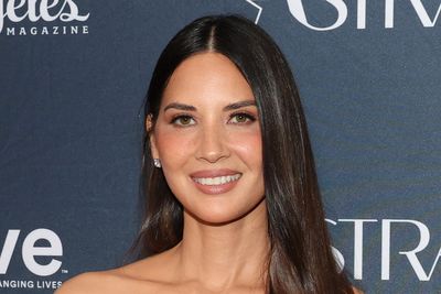 Olivia Munn reveals mom’s breast cancer diagnosis two years after her own