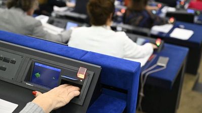 Socialists back von der Leyen in return for pledge on social budget