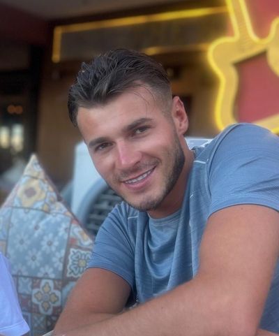 Blue Stevens murder: More police in Knightsbridge amid hunt for 'watch robber' who knifed father, 24, outside five-star hotel