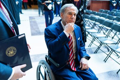 Texas Gov. Abbott calls for redrawing congressional map ahead of midterms - Roll Call