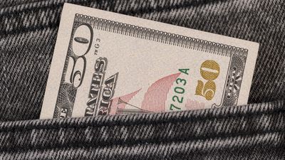 The $50 Mistake Warren Buffett Says Everyone Should Avoid