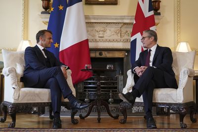 Starmer and Macron announce ‘one in, one out’ returns of asylum seekers