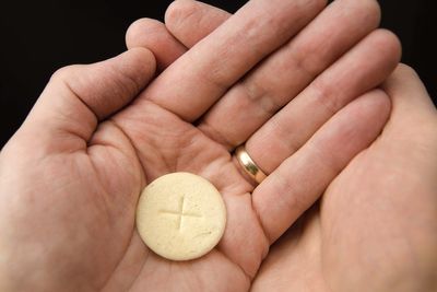 Church of England considers holy communion options for gluten-intolerant