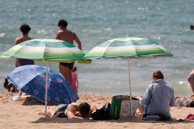 Temperatures to reach 31C as health alert extended across England