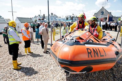 King questions RNLI volunteers on small boat rescues during Kent station visit