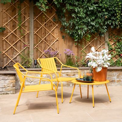 Bye bye, boring garden furniture! I’m seeing these 4 bold colours in every stylish garden this year