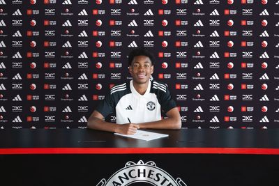 Manchester United sign young forward Enzo Kana-Biyik