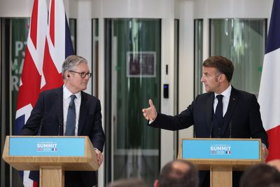 Starmer jabs at Farage as he and Macron unveil new migrant plan