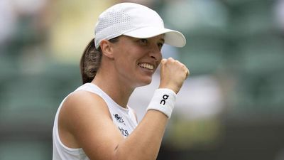 Wimbledon Finalist Iga Swiatek Has Such a Relatable Pre-Match Pump-Up Playlist
