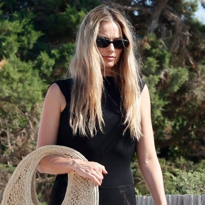 Margot Robbie Channels Dakota Johnson's Ibiza Style With a Giant Jacquemus Raffia Bag