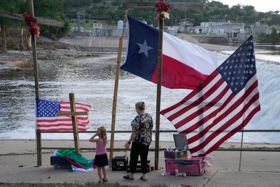 Trump to tour flood zone on Friday as he touts ties to deep-red Texas
