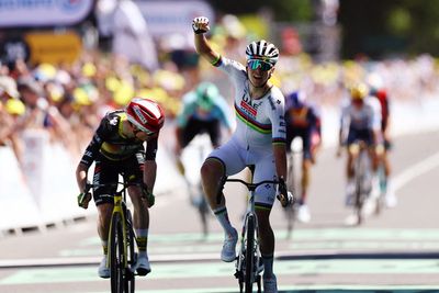 Tour de France 2025 live: Stage 7 result and reaction as Tadej Pogacar wins on Mur-de-Bretagne to take yellow