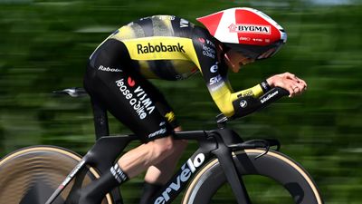 Why is Jonas Vingegaard the only rider on his team to wear a red helmet at the Tour de France?