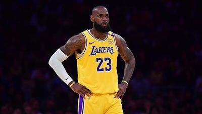 LeBron James, Lakers 'Uncertainty' Drove One Veteran Free Agent to Sign With a Rival