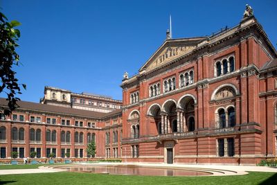 V&A launches investigation after museum staff 'racially profiled' teenagers during school trip
