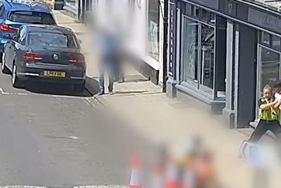 Police officer tackles knifeman on busy street in heroic moment that won her a bravery award