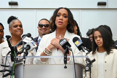 Court overturns ex-state attorney's mortgage fraud conviction but upholds perjury convictions
