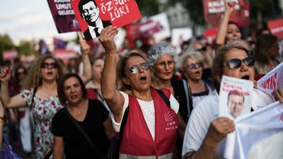 Crackdown on Turkish opposition intensifies, with further arrests of mayors