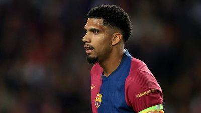 Barcelona Star Issues Three-Word Response to Summer Exit Speculation