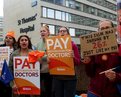 Wes Streeting to meet BMA as public support collapses for resident doctor strikes