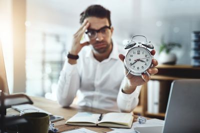 9 Things You’re Still Doing at Work That Managers Are Quietly Tracking