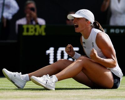 Iga Swiatek races to first Wimbledon title with 6-0, 6-0 thrashing of Anisimova