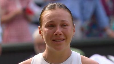 Amanda Anisimova Tearfully Thanked Her Mom in Emotional Speech After Wimbledon Loss