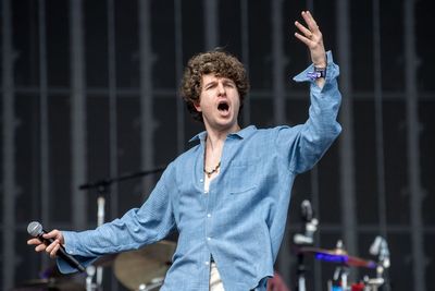 Kooks urge ‘peace and love and sun cream’ at Trnsmt festival