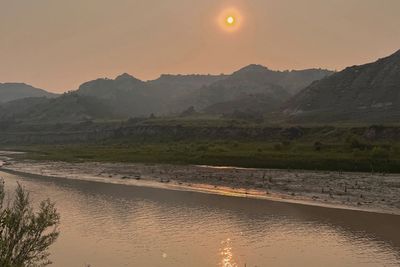 Unhealthy smoke from Canadian wildfires blankets the Upper Midwest when people want to be outside