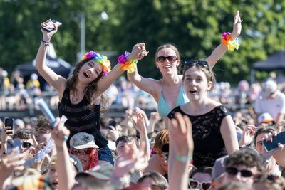 Gracie Abrams and Snow Patrol to play TRNSMT’s last day as hot weather continues