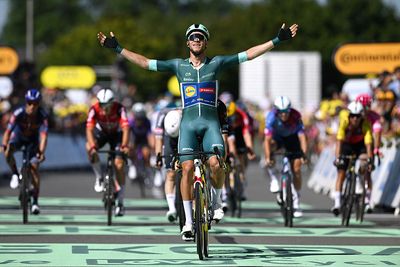 Jonathan Milan takes a hectic sprint win at stage 8 of the Tour de France