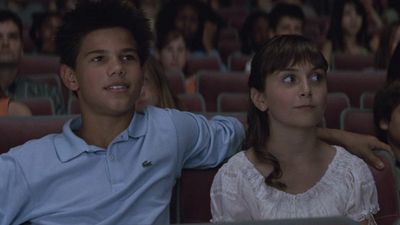 Taylor Lautner Had A Funny Exchange With His Cheaper By The Dozen 2 Co-Star Over Scene With ‘The Move,’ And I Love This So Much