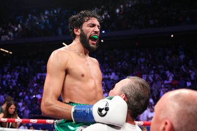 Britain’s Hamzah Sheeraz crushes Edgar Berlanga to announce 168lb arrival