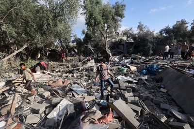 Children collecting water among 92 Palestinians killed by Israel in Gaza