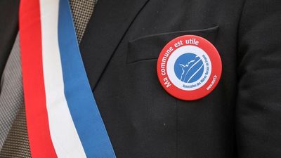 The mayor is the democratic figure in whom the French have the most confidence