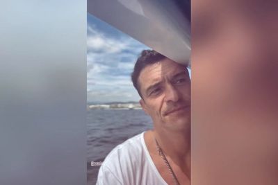 Orlando Bloom belts out Oasis hits at Heaton Park show after Katy Perry split