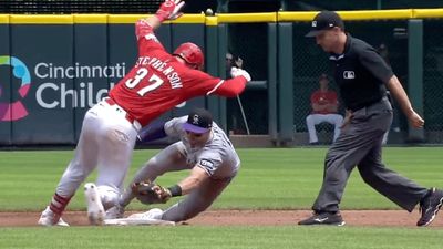 Reds Catcher Evaded Tag With One of the Craftiest Slides You'll Ever See