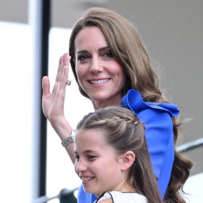 Kate Middleton Accessorizes Her Royal Blue Dress With an Editor-Approved Sun Hat for Wimbledon Return