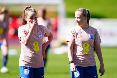 Beth Mead lauds ‘unbelievable’ Ella Toone as England reach Euro 2025 quarters