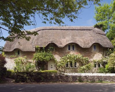 Sales of UK country houses rise as buyers tempted out by lower prices
