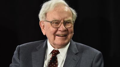 10 Genius Things Warren Buffett Says To Do With Your Money