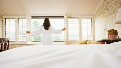 Planning to go to Europe this summer? Travel expert shares how to sleep with no air conditioning