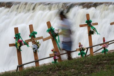 Search for Texas flood victims to resume after pause due to heavy rains
