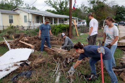 Armies of Texas volunteers dig out, clean up, after fatal floods