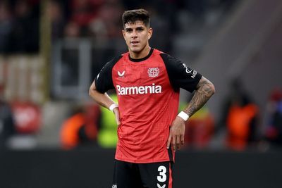 Transfer news live: Hincapie to Arsenal update, Isak forces Liverpool move, Chelsea close in on Garnacho
